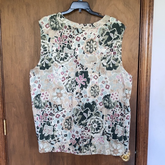 Erika top abstract floral painterly print button down sleeveless top 3X - Picture 12 of 17